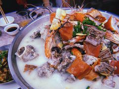 上汤海鲜乳猪煲-凤城康记饭店