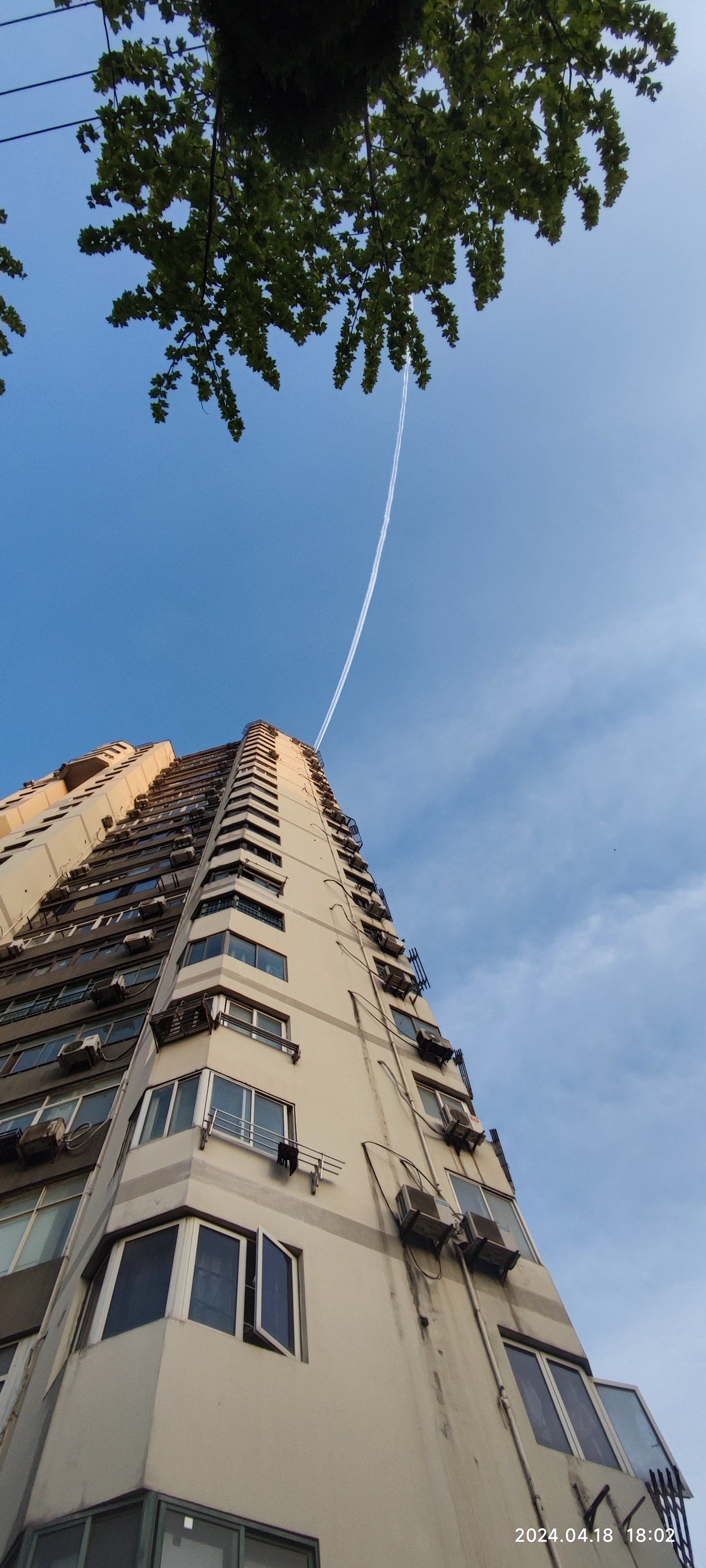 侦察机飞过头顶.