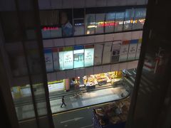 -卡罗酒店(东门晒布地铁站店)