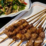 单凭烤羊腿火出圈，聚会C位都是他！