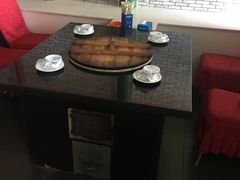 -乡村木柴铁锅炖饭店