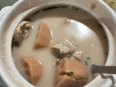 -梓檚中餐厅湖北菜小龙虾武昌鱼排骨藕汤(黄鹤楼店)