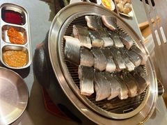 -围炉肉舍•炭烤活鳗•丹东海鲜烤肉(步行街店)