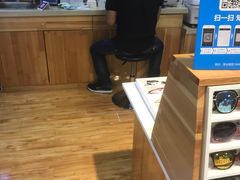 -MiRi眼镜连锁·蔡司·尼康控优点合作店(莘庄店)