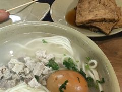 -亮亮面馆(经六路店)