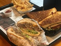 -The Habit Burger Grill 哈比特汉堡(复兴soho店)