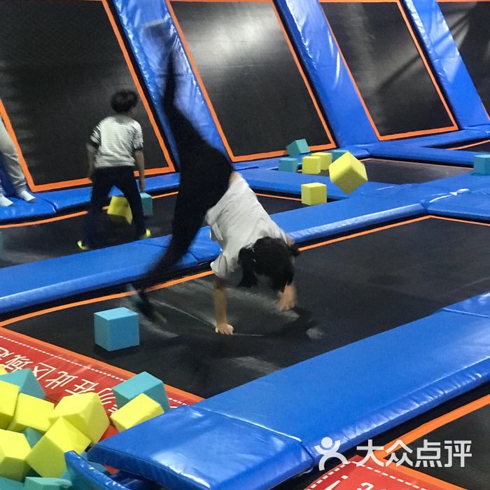 skyline蹦床公园