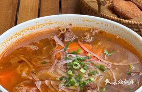 French-style Tomato Beef Brisket Rice Noodles