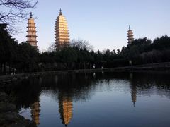 -三塔倒影公园