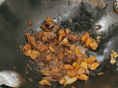 -粘豆包柴火铁锅炖