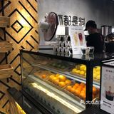 孩子点了芋圆的，天气热，加上带着口罩，所以在门口等