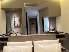 -上海虹桥中心爱琴海亚朵S酒店