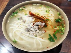 -亮亮面馆(经六路店)