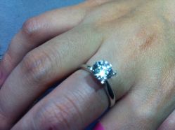 哈哈，好闪-威德钻石-克拉钻大本营(南京东路店)