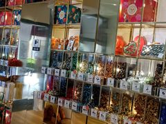 零售区-VENCHI 闻绮(上海佛罗伦萨小镇店)
