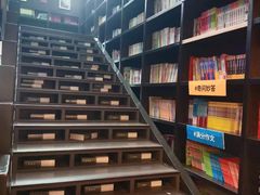 -钟书阁(松江泰晤士小镇店)