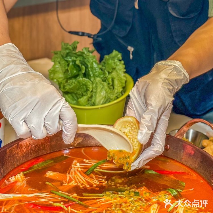 在大融城新开了一家云南酸菜火锅店，味道是真的好
