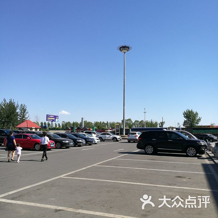 (香河服务区)停车场