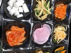 九宫格小菜-烤路里·韩国品质自助烤肉(石路天虹4号店)
