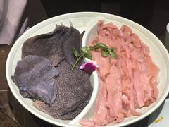 毛肚鸭肠拼-红九格老火锅(三峡广场店)