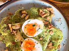 牛油果煮蛋吐司-RAC BAR(安福路店)