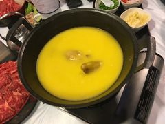 浓厚原只鸡煲花胶汤-鲜入围煮花胶鸡海鲜火锅