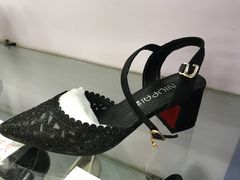 -靓足鞋店(大沽南路店)