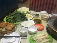 -洞庭洲·防空洞火锅·烧烤·铜锅涮肉(新百广场店)