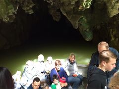 -怀托摩萤火虫洞