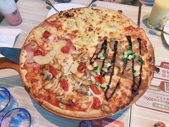 黄金假日巨大的披萨-必胜客(滨江店)