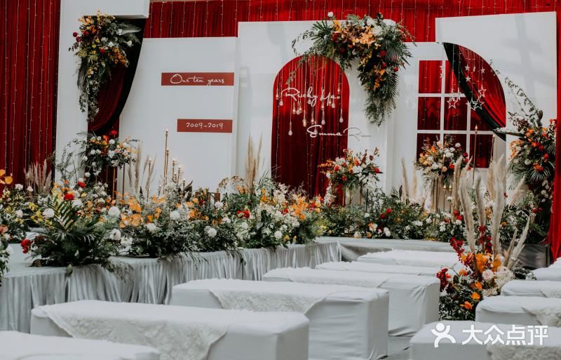 红色西式仪式婚礼