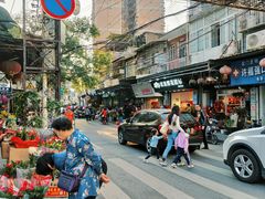 -溪岸路花鸟市场