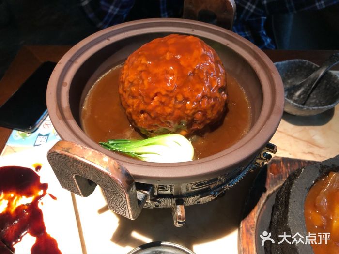 琵琶蛮·铜雀春深(虹桥天地店)蛋黄熔心狮子头图片