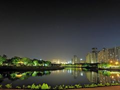 -万绿园
