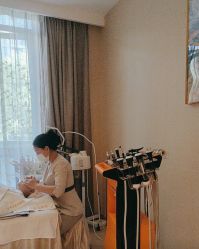 -百秀名媛纹绣美学护肤中心