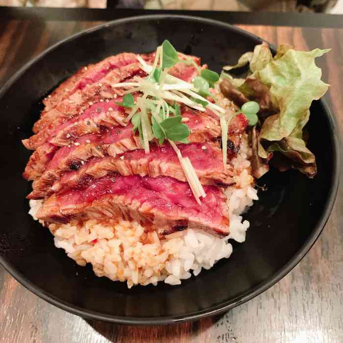 red rock(美国村店「烤牛肉盖饭「烤牛排盖饭」这家店,老.