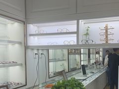 -翰佐蔡司小乐圆·依视路星趣控·暴龙眼镜折扣店