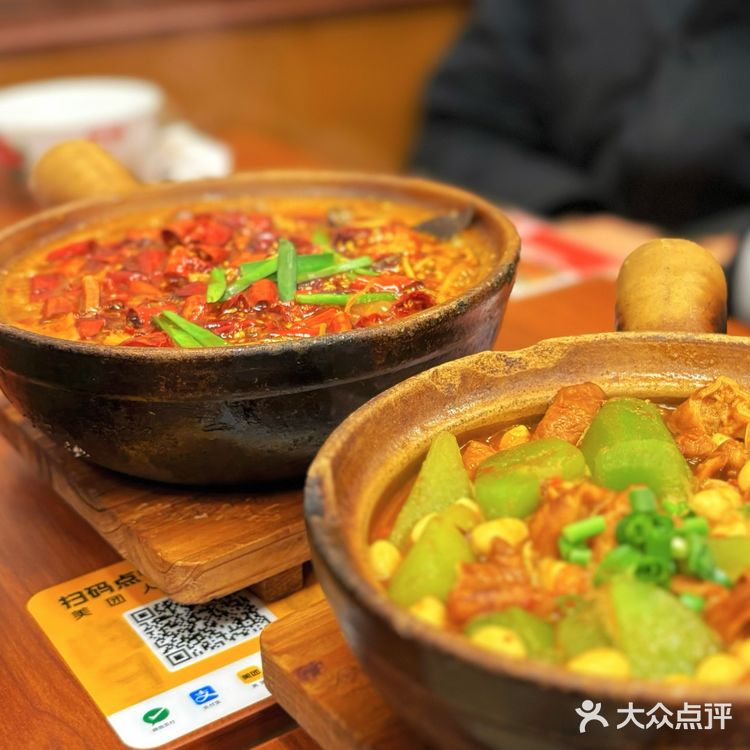 成都冬天就爱这一口🩷热乎的老砂锅 划算的人气餐