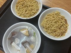 -松树干拌面店