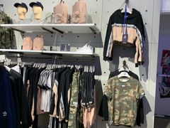 -阿迪达斯(武林银泰三叶草店)