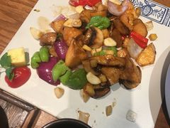 -云海肴·汽锅鸡·云南菜(天山百盛优客店)