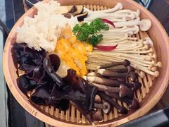 菌菇拼盘-尚尚仙·酸汤猪手·猪肚鸡火锅(华联万柳购物中心店)