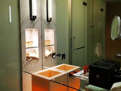 -上海滴水湖皇冠假日酒店