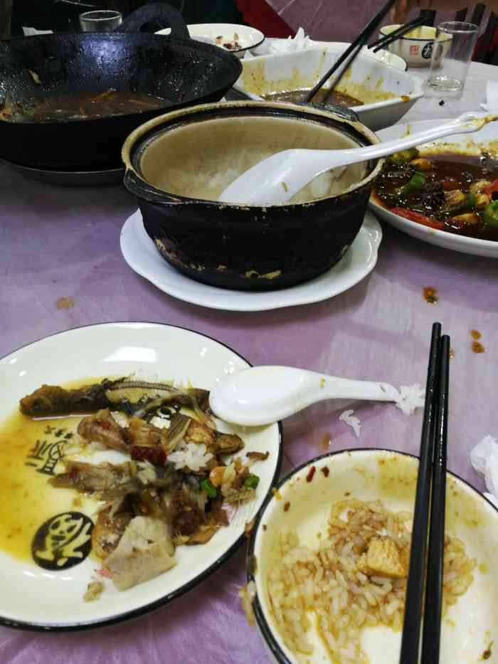 洪泽湖鱼馆(燕江路店)-"[薄荷]环境: 金陵八村的沿街店面 ,门.