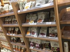 -名创优品(北京新中关购物中心地铁层店)