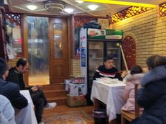 等位区-新疆玉石阿卜都烧烤(太平南路店)