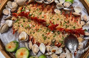 Steamed Nine-Headed Shrimp with Fish Pond Carp