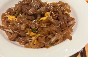 Dried Goose Egg Stir-Fried Beef Rice Noodles