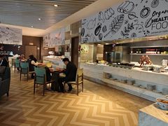 -筠咖啡西餐厅(上海国展宝龙丽筠酒店)