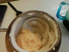 -志龙皇冠吃货椰子铺